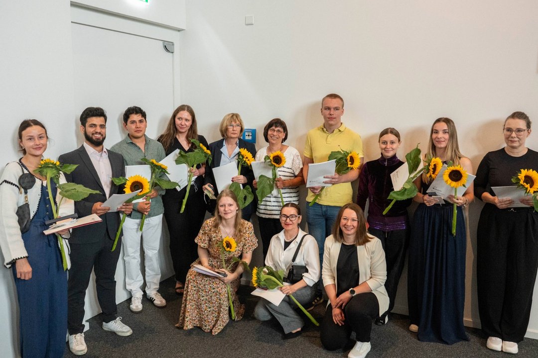 Bei der Examensfeier im Bildungszentrum der Alexianer feierte der Kurs 24 E nach der einjährigen Ausbildung zur Pflegefachassistenz seinen Abschluss.